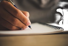 Symbolbild f&uuml;r Schreiben von Hand, tippen oder klicken, um zur Startseite zu gelangen